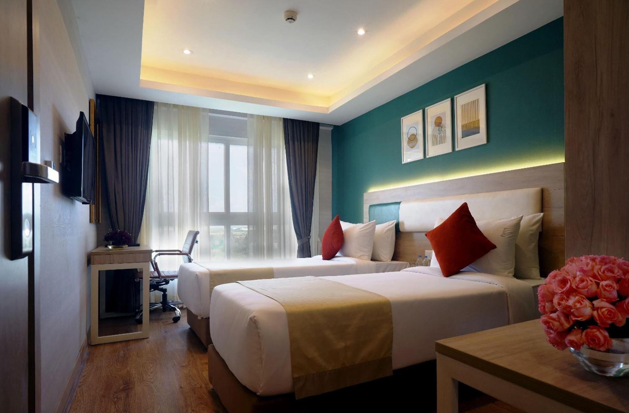 Sarovar Portico