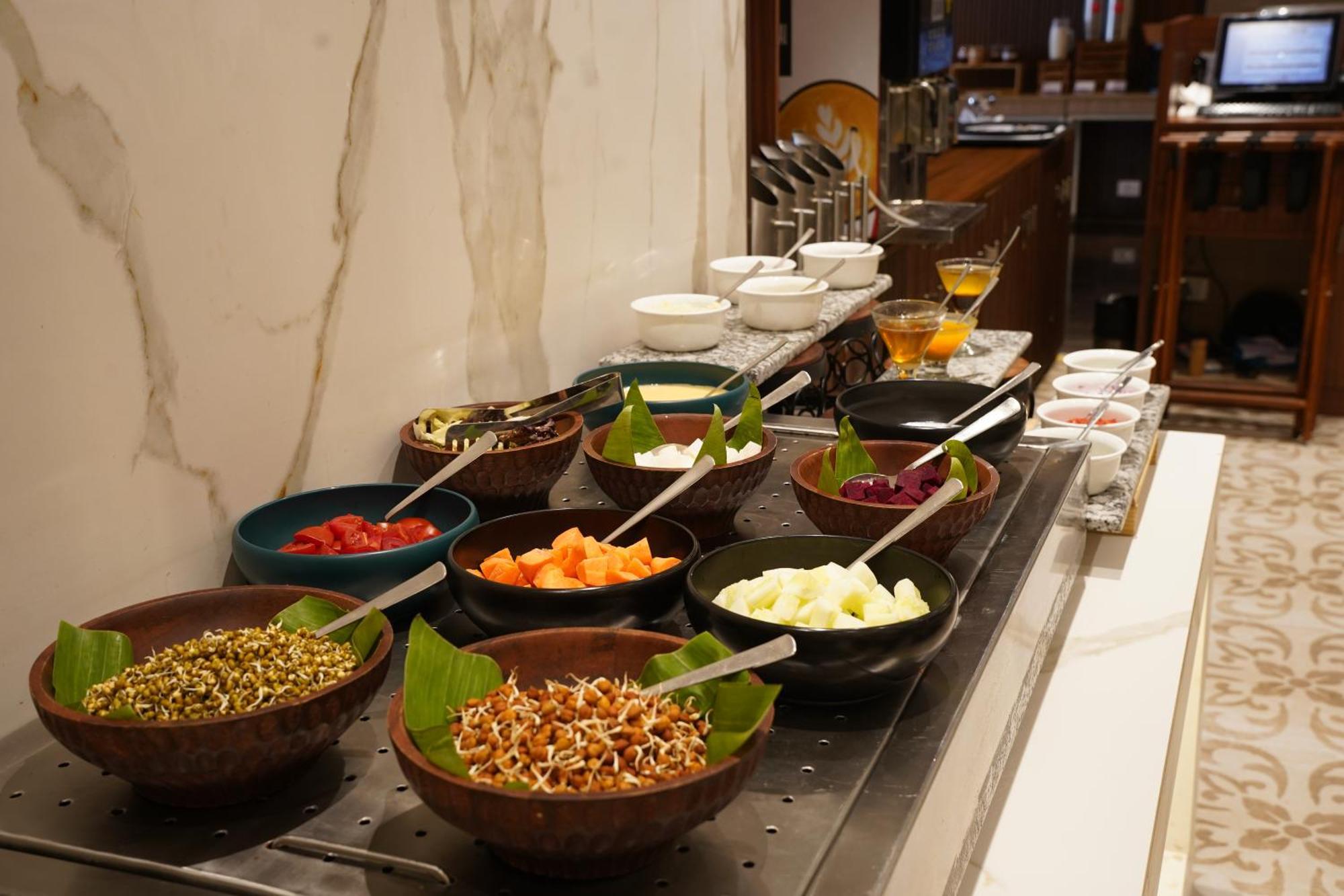 Sarovar Portico Hotel *